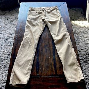 Gently worn Faherty Comfort Twill size 30 in Light Sand.